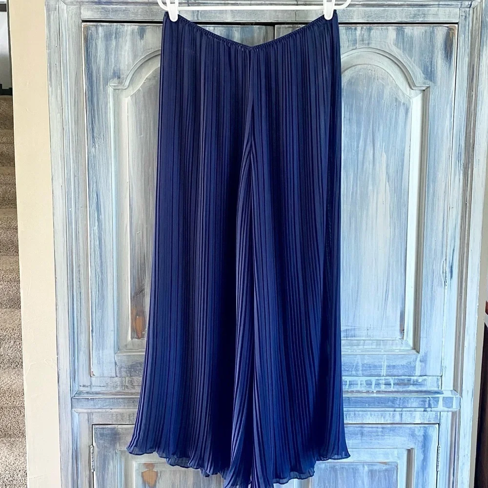 Victoria’s Secret Navy Pleated Palazzo Pants